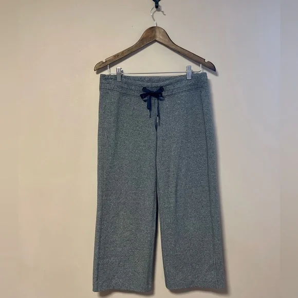 𝐋𝐮𝐥𝐮𝐥𝐞𝐦𝐨𝐧 𝐀𝐭𝐡𝐥𝐞𝐭𝐢𝐜𝐚 - Picture 2 of 4